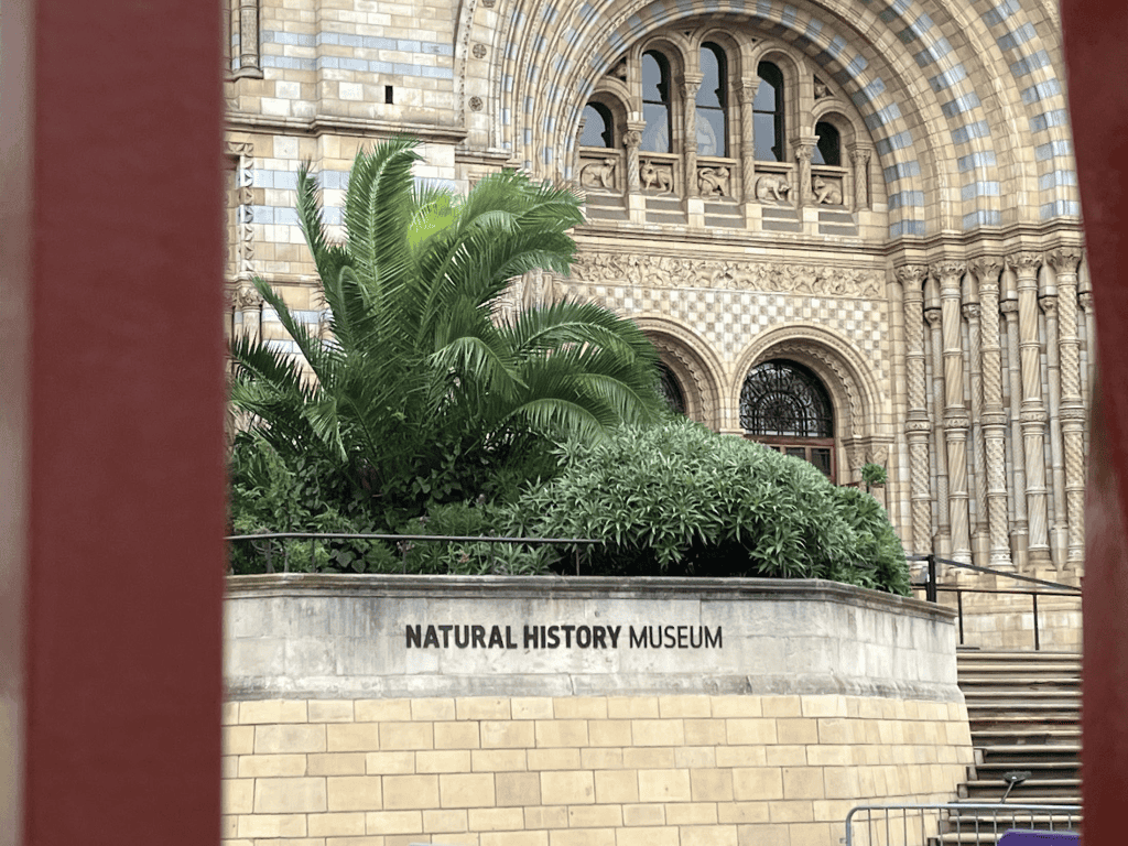 the entrance to the natural history museum in london